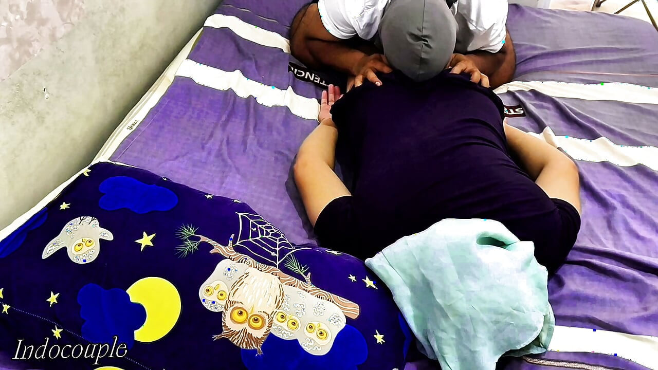 Panti pijat sensual sama gadis seksi dengan rok mini kebaya lagi asik pijat