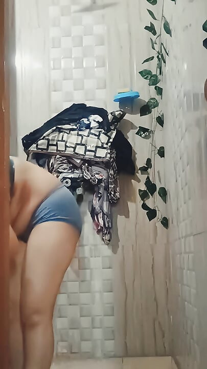 Stepsister Shower Surprise Woman Shows Her Body