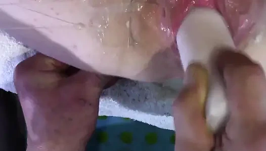 7 из очень близко раздвинутой киски с дилдо и стеклом