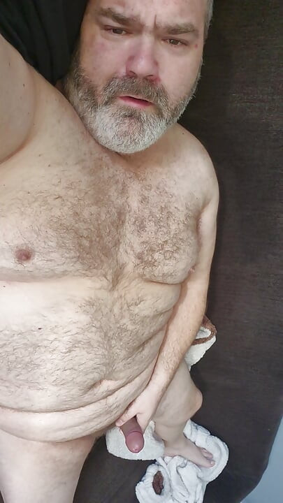 Seksi şişman inek tombul büyük sulu dölle sabah eresiğiyle mastürbasyon yapıyor