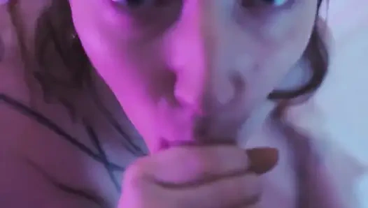 Marianna Mars fotoğraf çekimi sırasında yarak emiyor