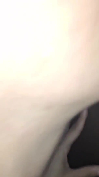 Manželka děvka stříká do úst neznámé gloryhole-creampie! | Klip 3