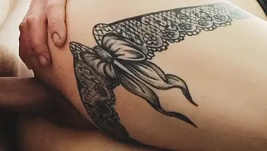 Seksi dövmeli kızımı sikiyorum