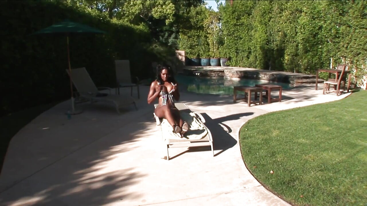 Big Ass Ebony Babe Gets Covered All Over Her Face by A Hot Load