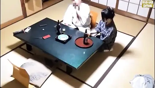 Соблазнение после работы горячего источника обслуживающего лица, захваченного в приватной комнате сессии - сцена.1