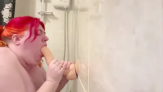 Грязное развлечение толстушки с дилдо