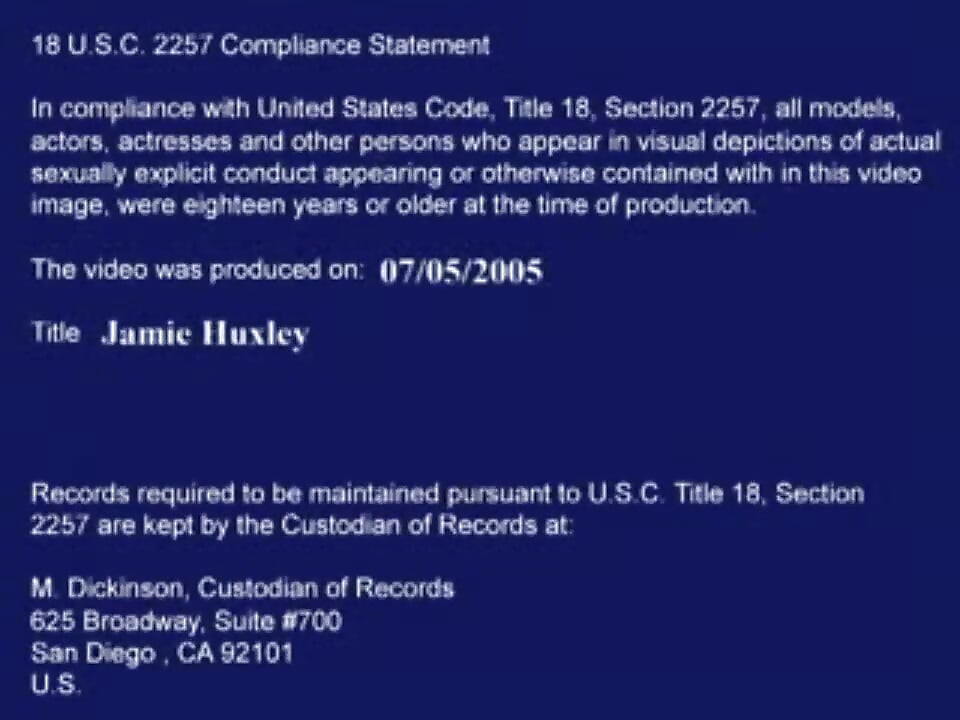 Jamie Huxley fodendo na sala de estar com seus peitos pequenos