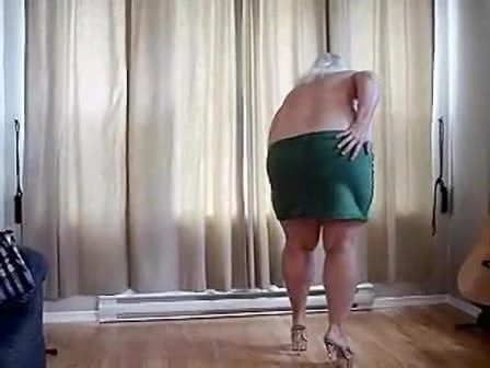 BBW carole touch her pussy