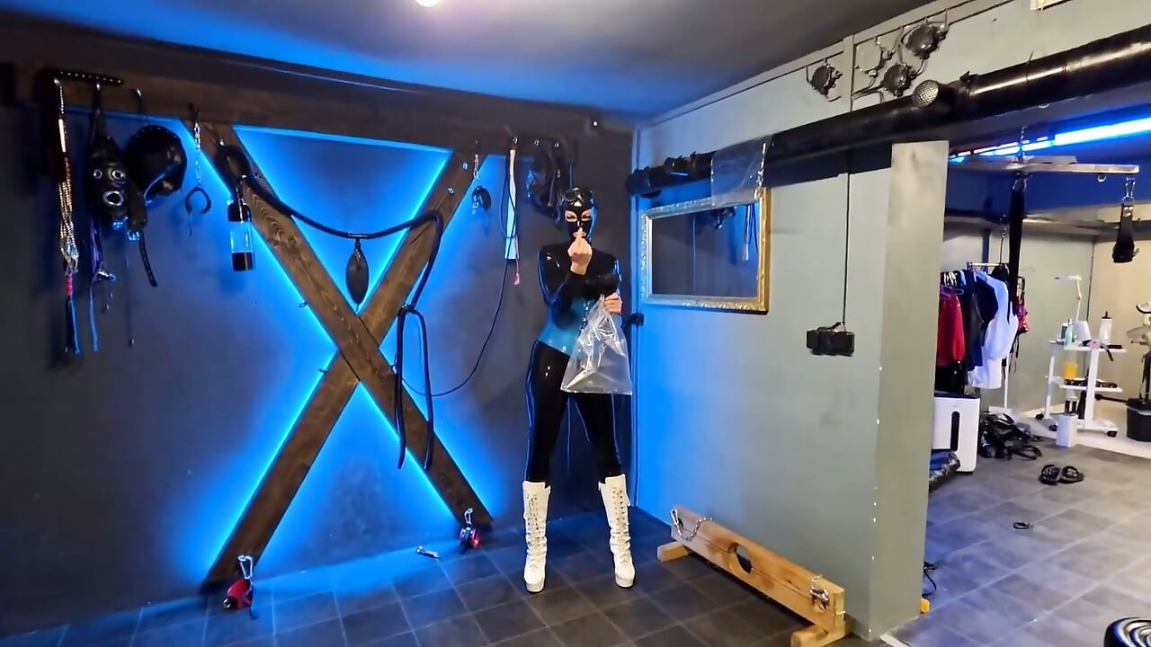 Atemspiele, bei denen ein sklave die watte seiner herrin trinken muss.