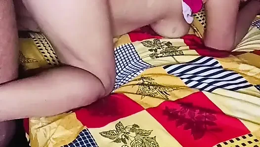 Girlfriend ki aaj bar bar chodne me maja aa raha hai uske hi ghar me