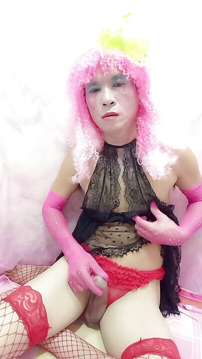 Oanh Le transgenre portant des vêtements sexy queue porno