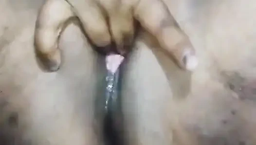 Savita yenge hintli desi siyah amcığı parmaklıyor savita yengeyi parmaklamanın tadını çıkarıyor