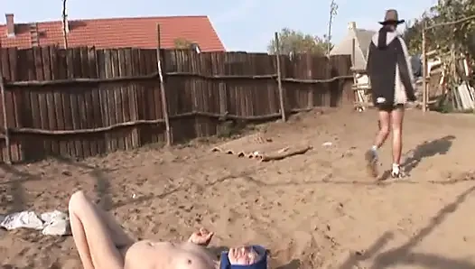 Alte und junge milf ficken auf dem bauernhof