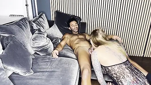 Ngentot sensual dan mesum di sofa sama calvin.