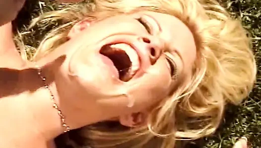 Blonde ehefrau wird hart geschraubt