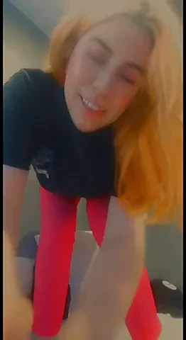 lolafuccbunny bends it over