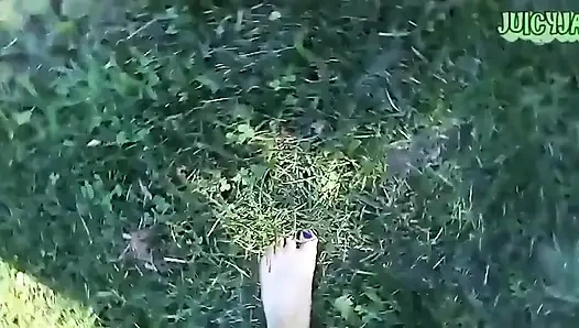 Serial pemujaan dewi Asia 006 telanjang kaki berjalan di luar ruangan vol 1 akhirnya cuaca bagus di tempat aku berada! Aku melepas pelariku