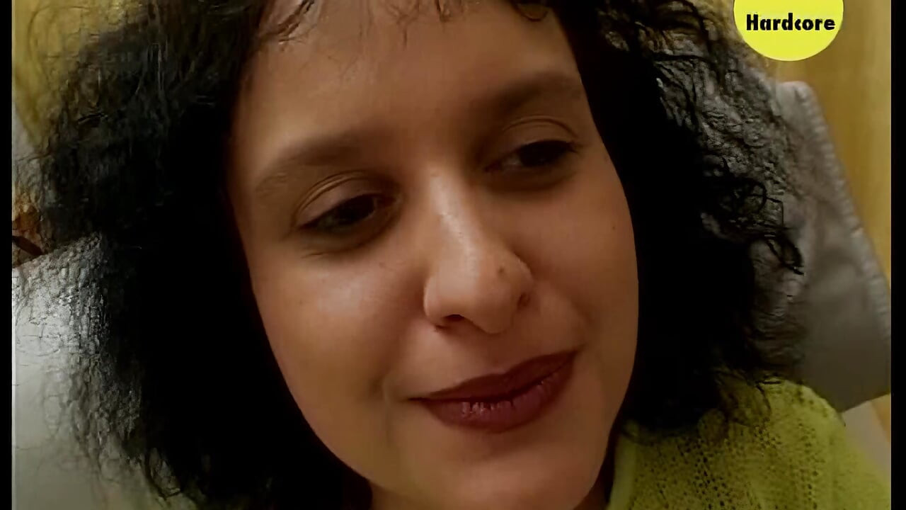 Mamă sexy păroasă și neglijaculată futută