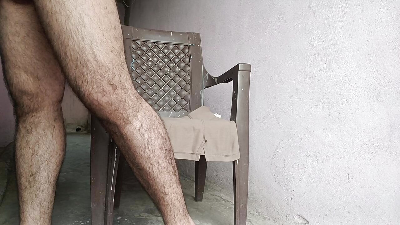 Chhat per baithkar Apne penis ki masaj ki mujhe achcha Laga