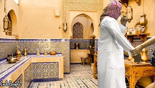 Suudi koca ve İranlı evli kadın mutfakta