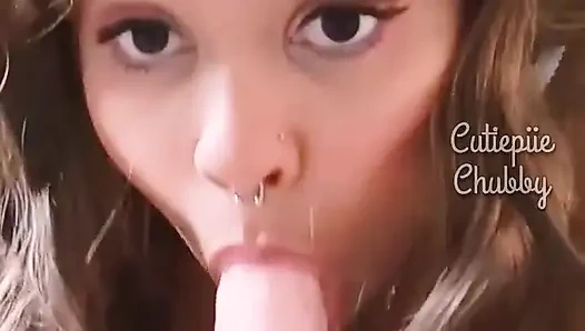 Gadis semok ini lagi asik mainin memeknya - pov
