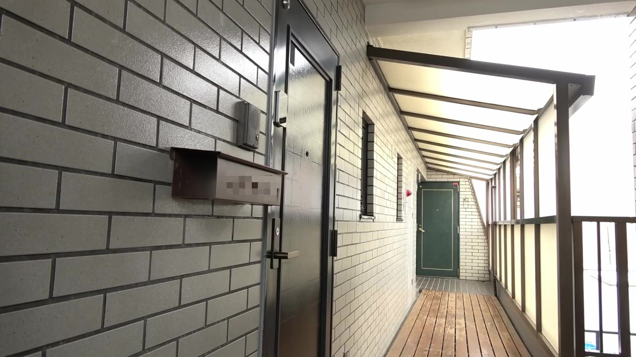 一人暮らしアパートに訪ねてきた 2