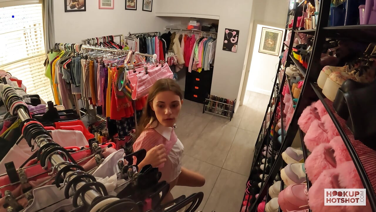 Neodlučna slatka pie Juniper Ren je zavisna od intenzivnog seksa Nade Gadi!