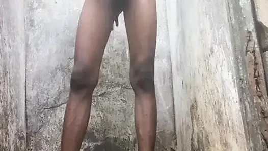 Femboy büyük yarağını sıvazlıyor