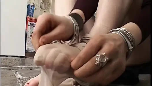 Blondes wilde waschküche, handjob und orgasmus