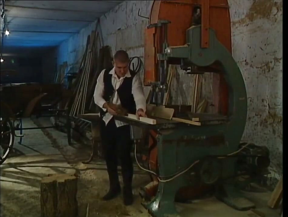 A Carpenter Went to His Shop with Her Girlfriend to Have Sex.