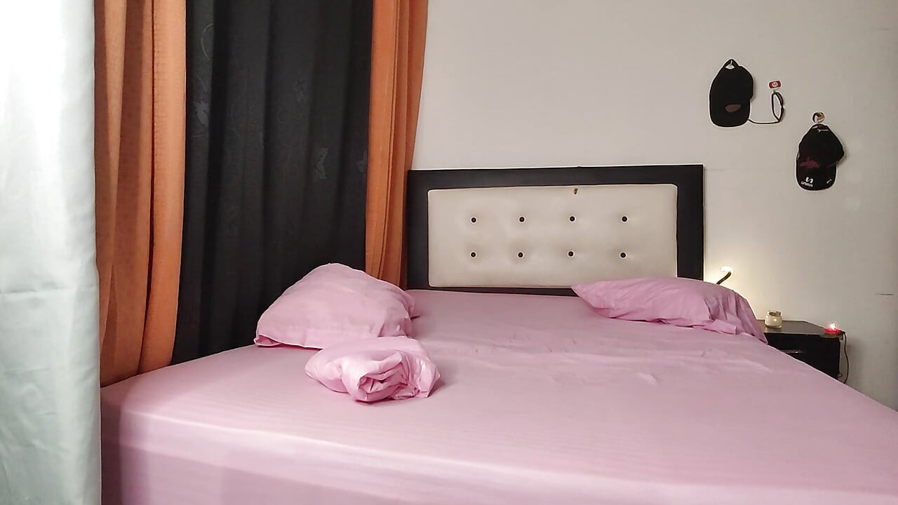 Tiedät tämän erittäin kiihkeän, vitun kolumbialaisen tytön Estefanin, joka juhlii rakkautta ja ystävyyttä