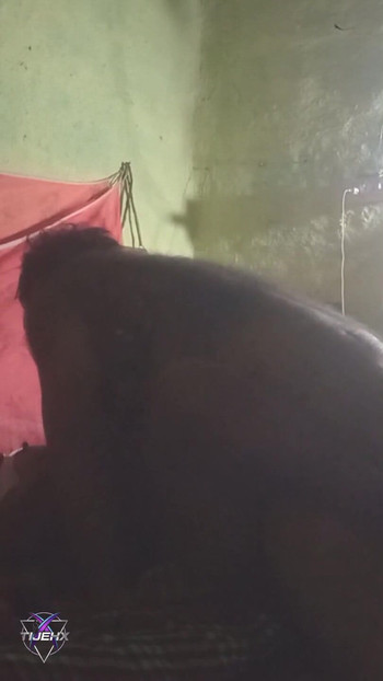 Une vraie soubrette indienne excitée et baisée | Clip 2