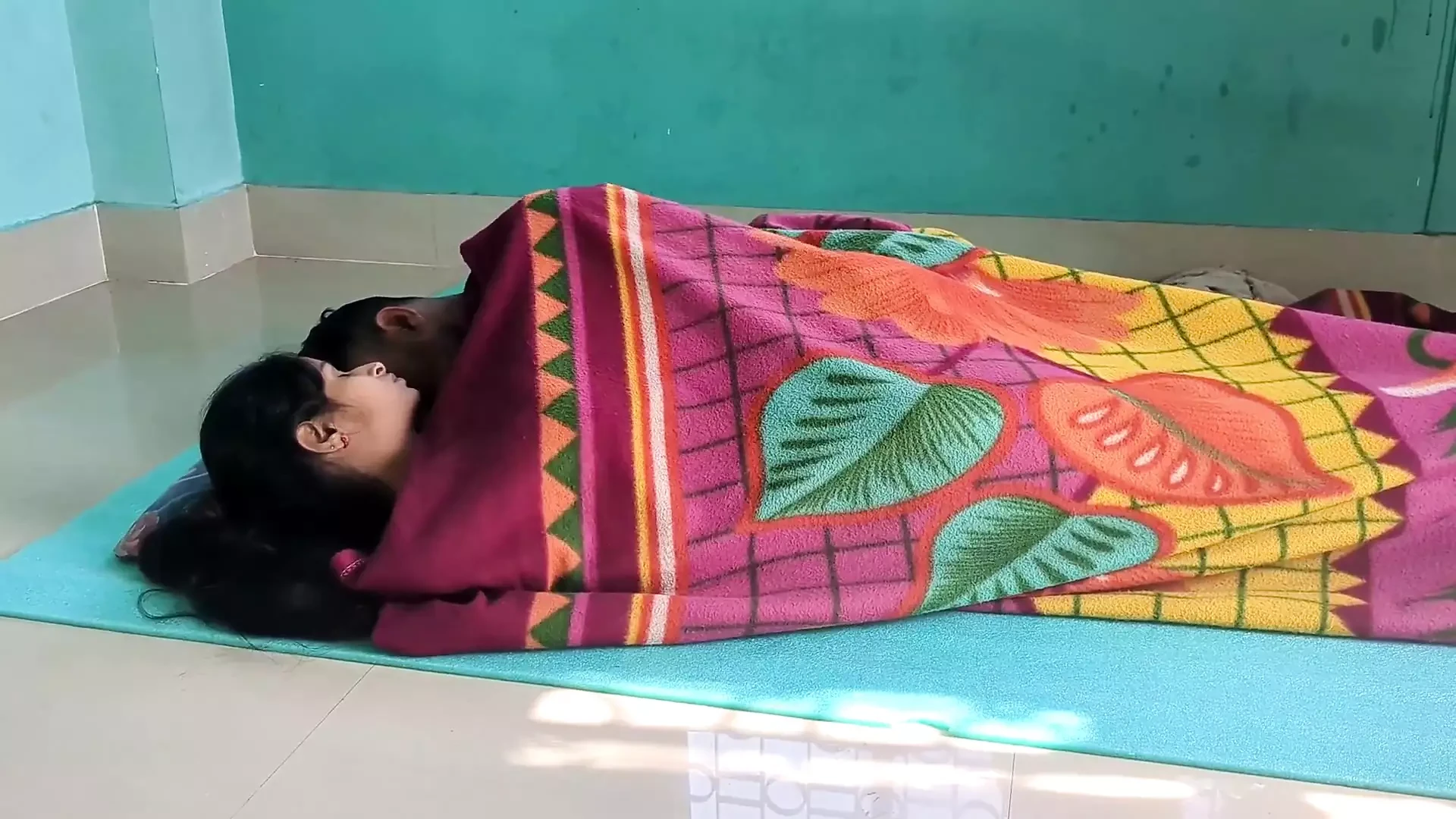 Parnita làm tình với chồng