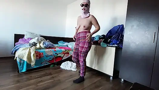 Sexy Brünette, Die Nackte Hausarbeiten Macht.