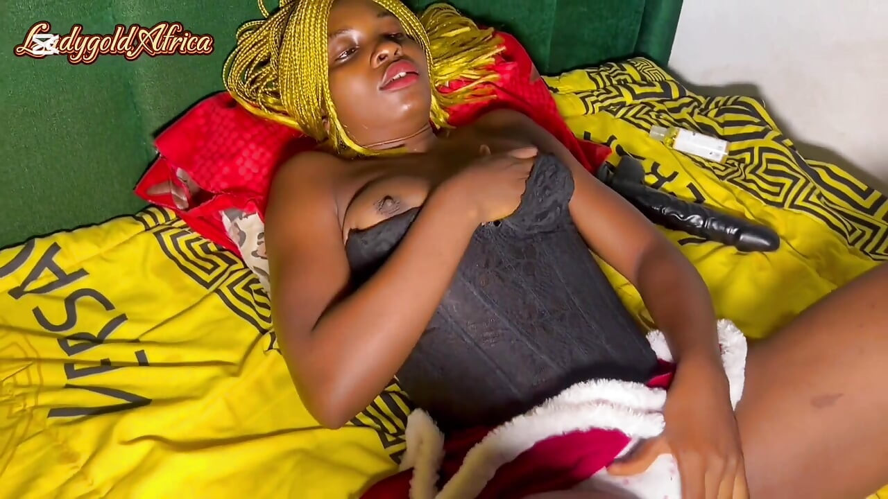 Fata cu Clite mare și grasă; Masturbare solo