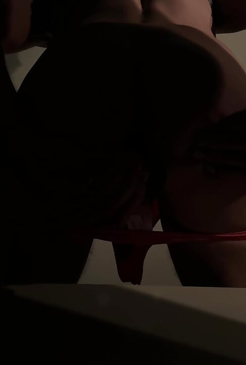 Buttplug makes sissy cum