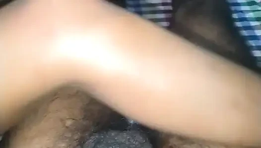 Маленькая сводная сестра скачет на большом члене в первый раз