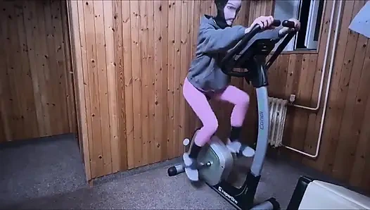 Рискованный Секс В Спортзале. Мне Нужно Много Белка