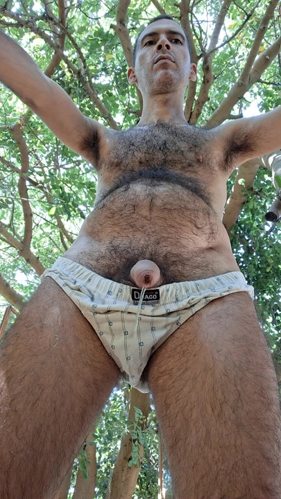 I like to piss outdoors