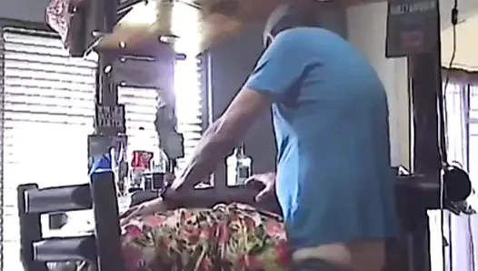 Камера застукала моего мужа, трахающего няню