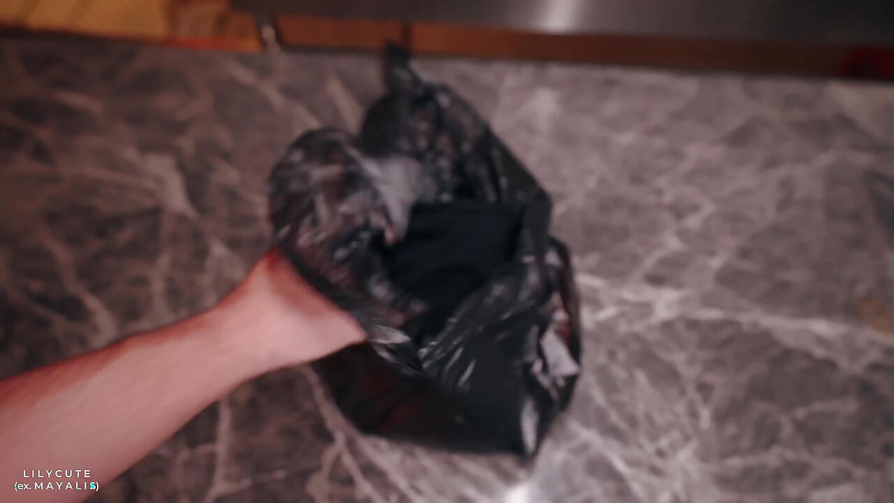 Het Främling Lämnade Mig Hennes Trosor Vid Laundromat Och Jag Återvände Dem Genom Att Knulla Henne