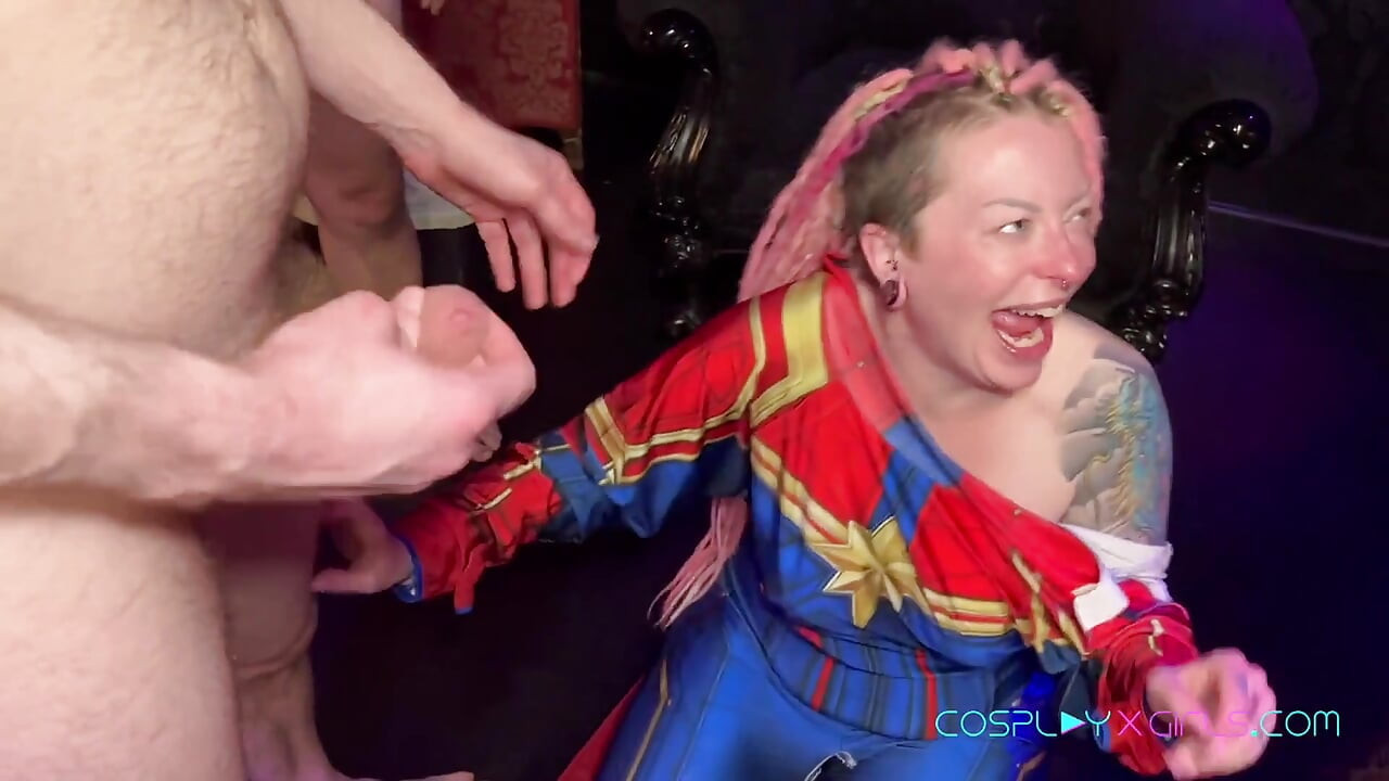 Captain Marvel et Spidergirl, gangbang