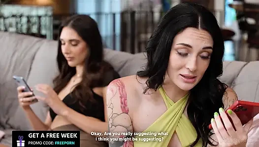 Girlsway - charlotte sins karısıyla telefonda konuşurken üvey kız kardeşi Aria Sloane ile ilişki yaşıyor