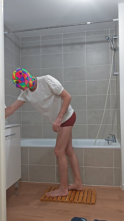 I'm cleaning my bathtub (episode 1)