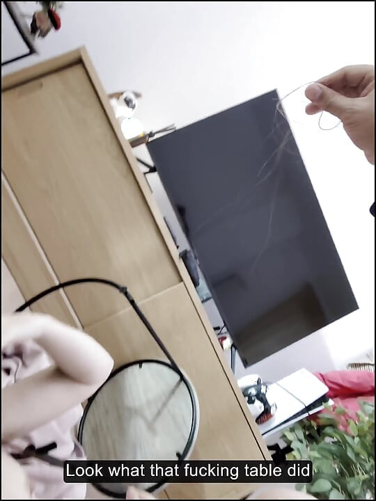 She Has an Iq of 180, but She Got Stuck on the Table
