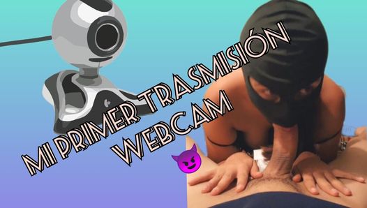 Latina sexy mamando y haciendo webcam en vivo
