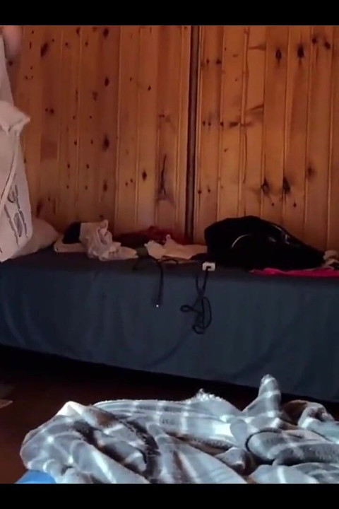 Трахнул мою соседку по комнате в отпуске у моря