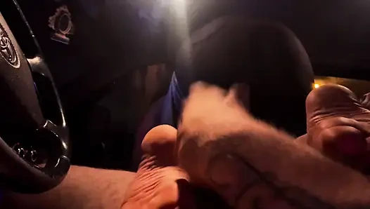 Ateşli kızıl saçlı büyük zenci yarağı ile tabanlarına büyük boşalma ile en iyi tek iş veriyor.