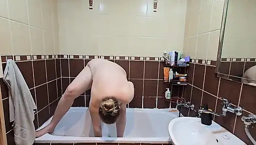 Busty BBW Shows Her Big Natural Tits and Shaves Her Pussy - Hot Shower