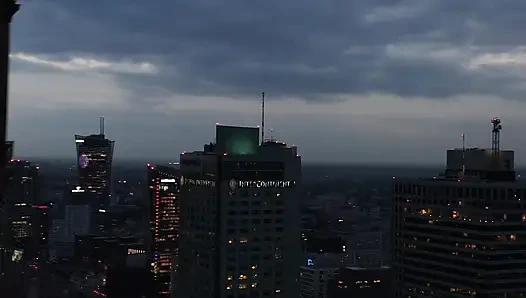 Блондинка, возбуждённая MILF хочет трахать её и сквиртовать повсюду